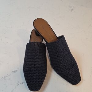 Donald Pliner Size 7M Fenda Mule.